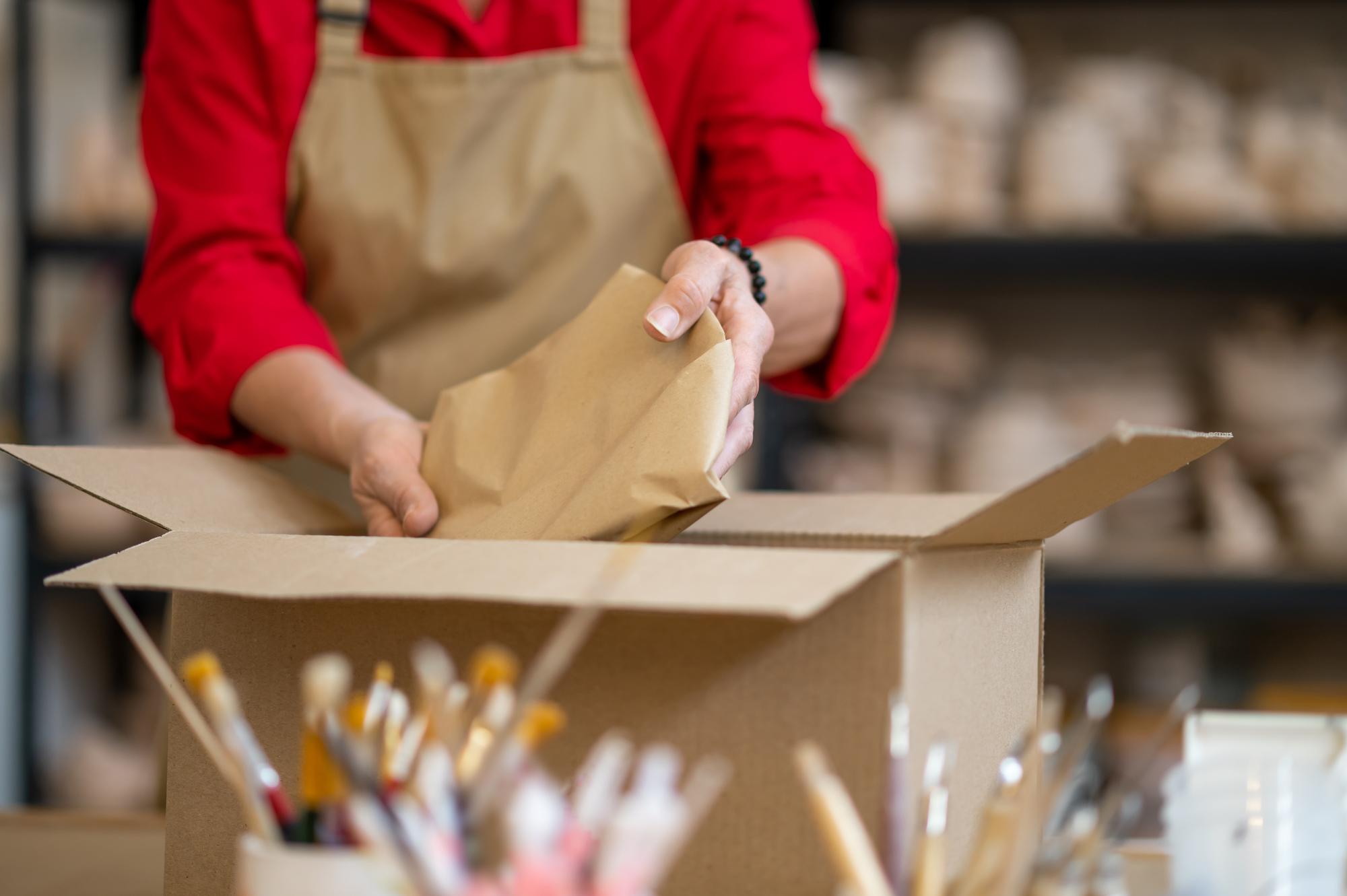 Pakowanie ręczne produktów w pracowni
